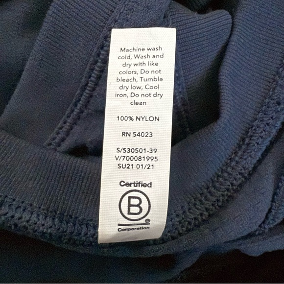 NWT Athleta Navy Momentum Seamless Racerback Tank size Small - Picture 10 of 13